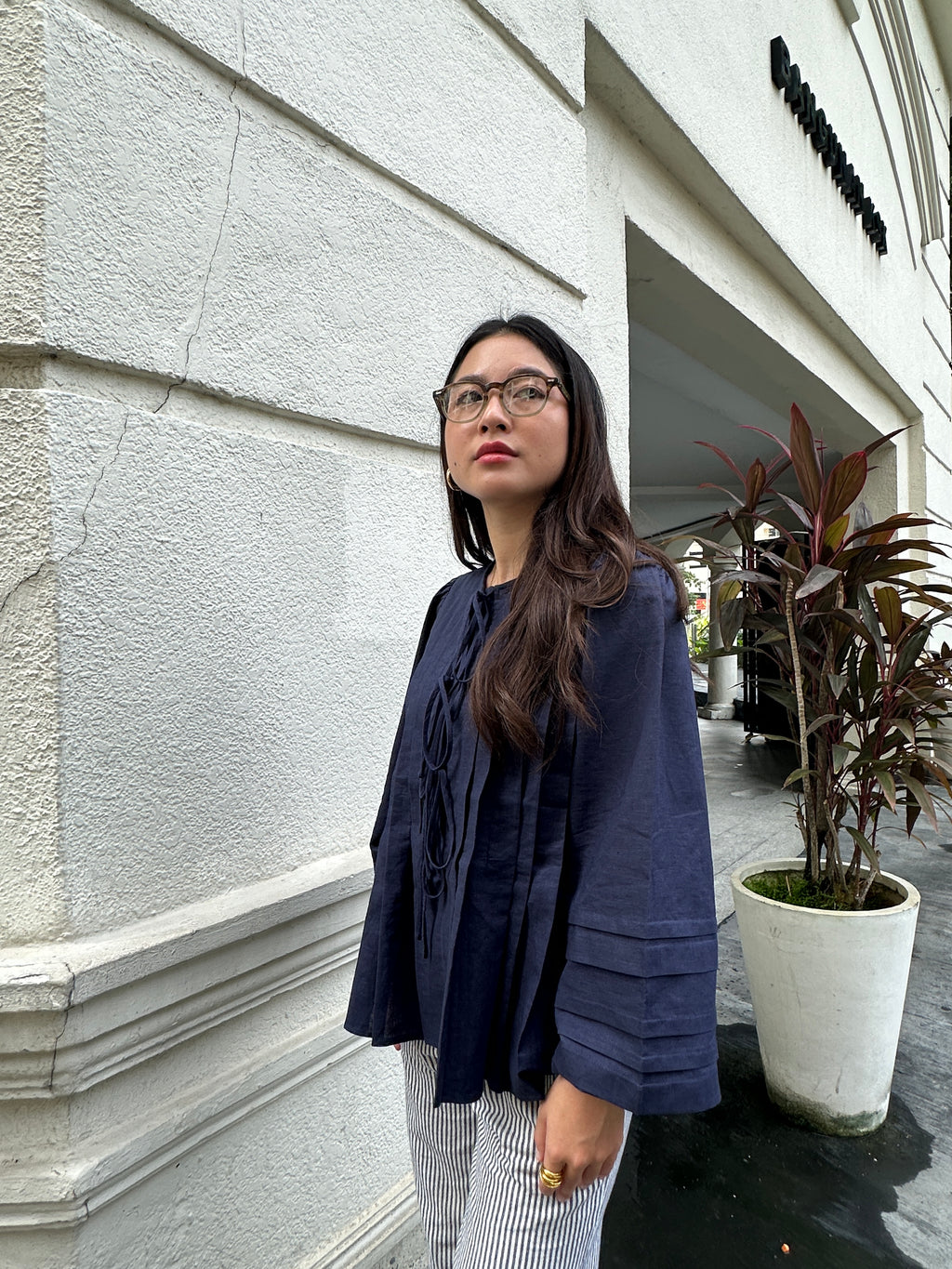 Alma Linen Pleated Top in Navy