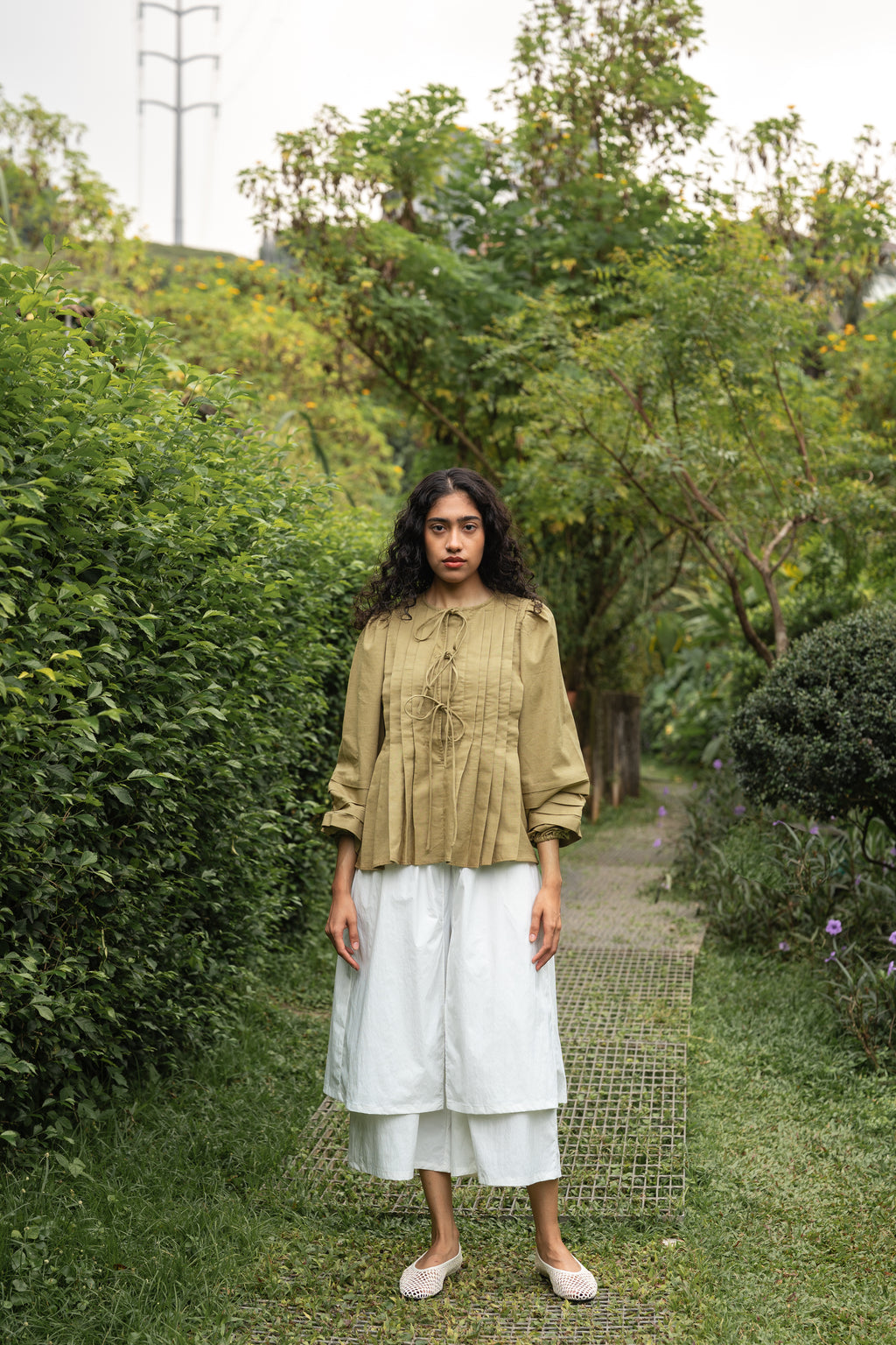 Alma Linen Pleated Top in Moss