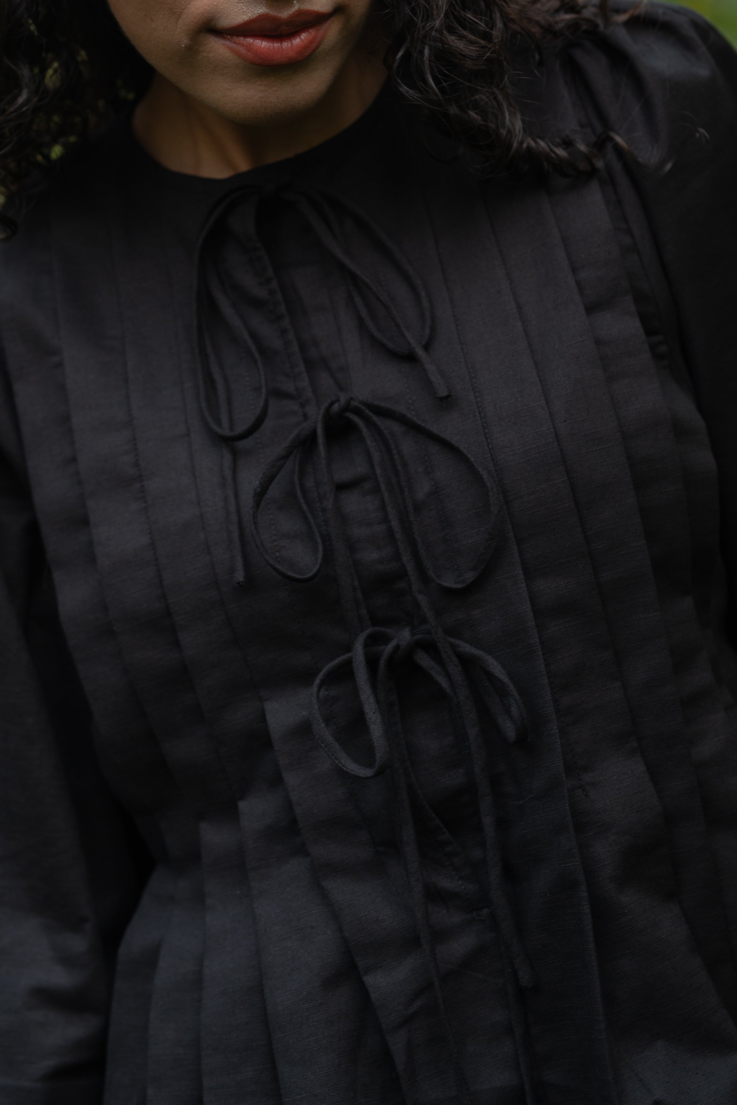 Alma Linen Pleated Top in Black