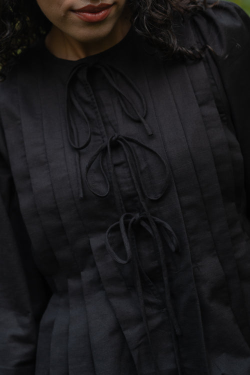 Alma Linen Pleated Top in Black