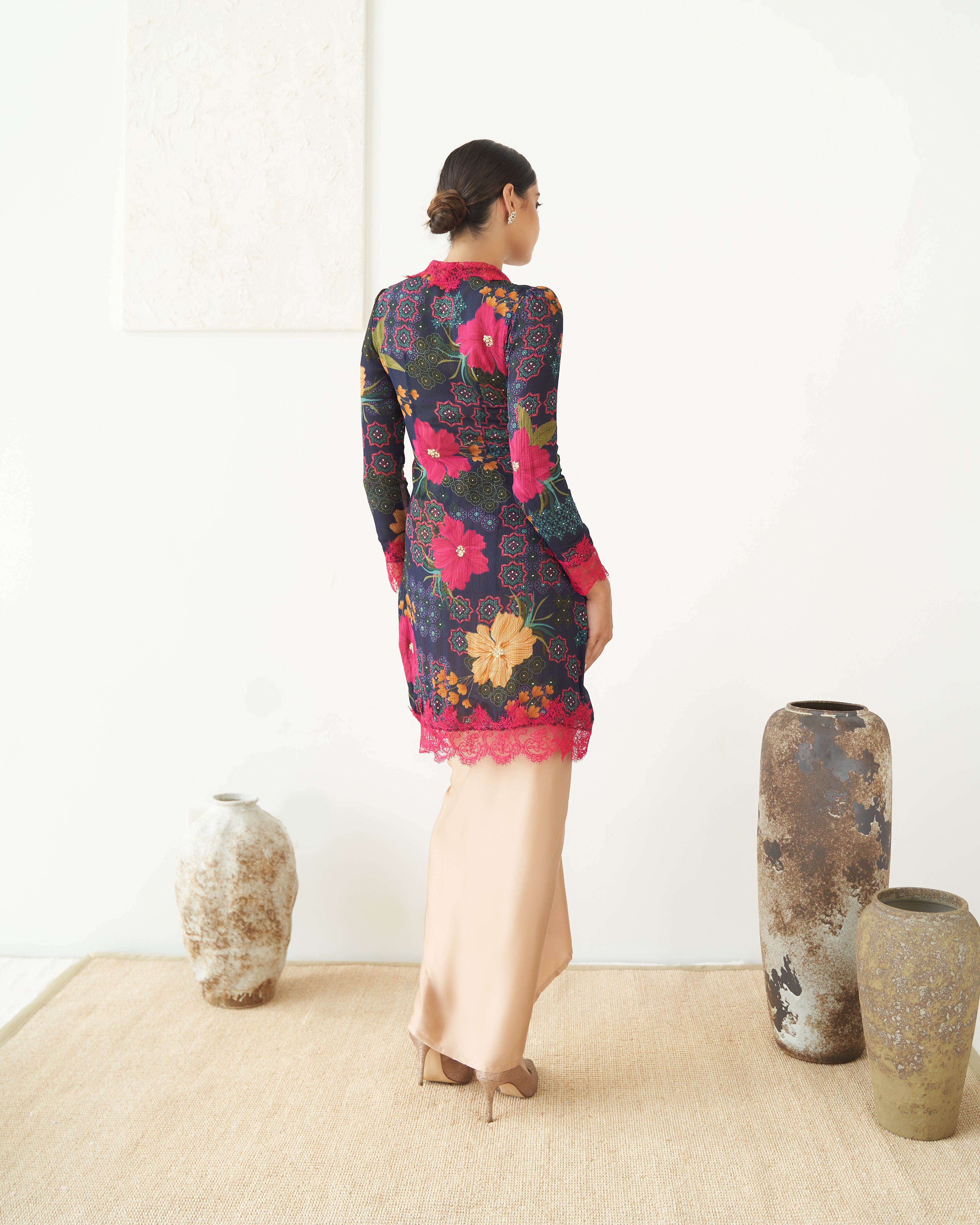 Safwa Kebaya in Navy