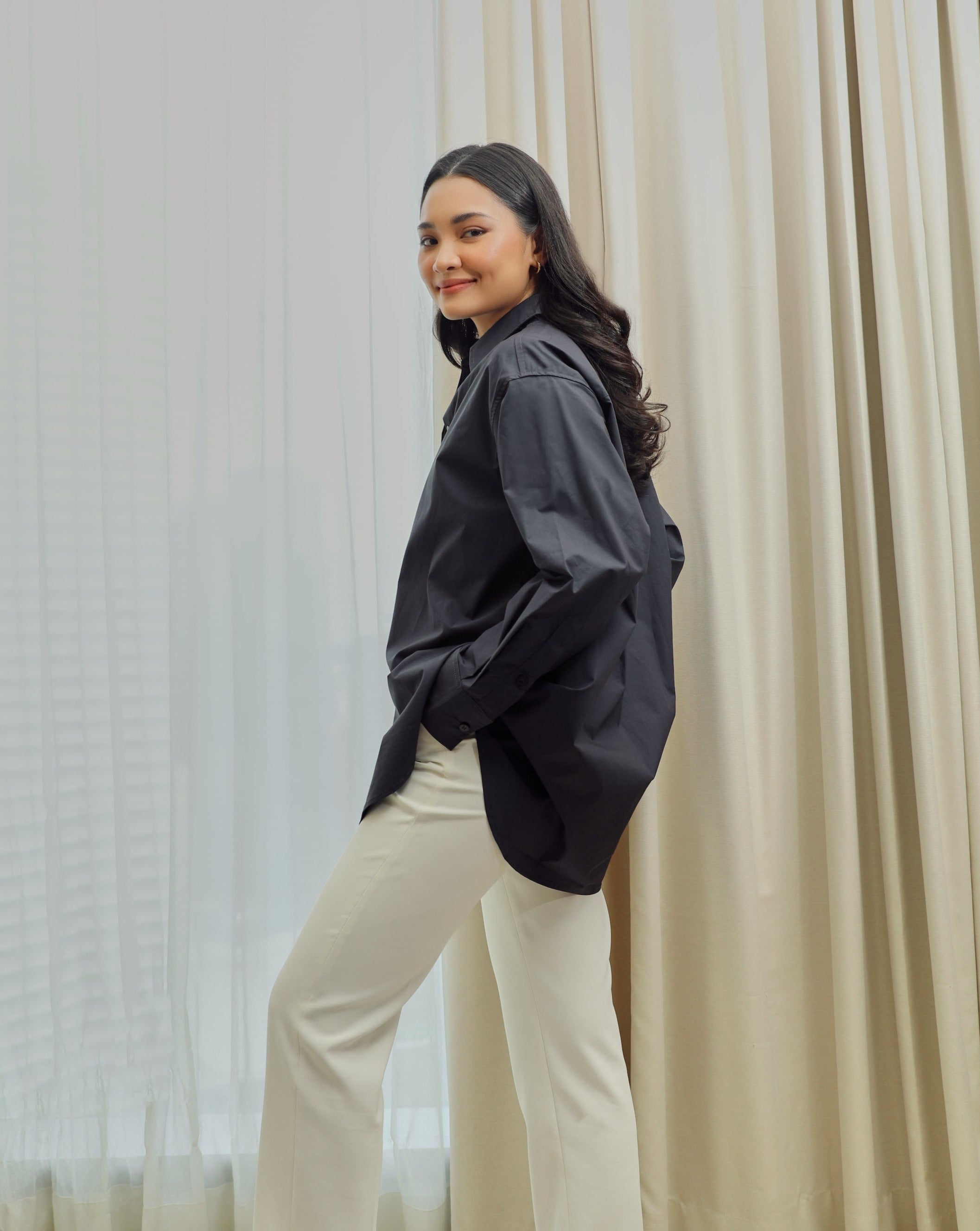 Alexa Relaxed Shirt in Midnight