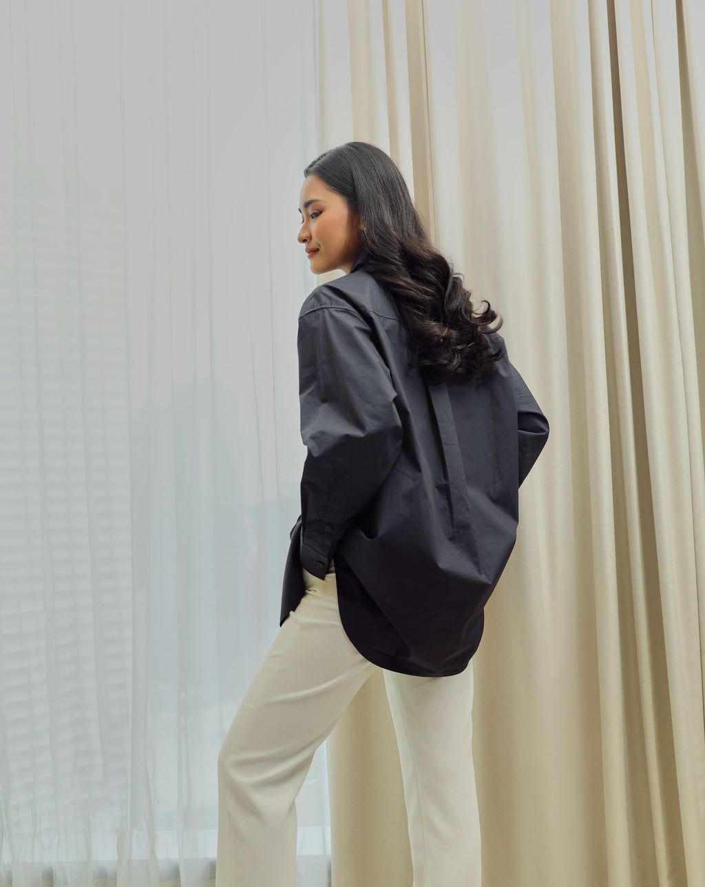 Alexa Relaxed Shirt in Midnight