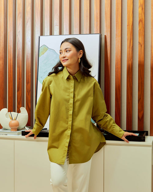 Alexa Relaxed Shirt in Moss