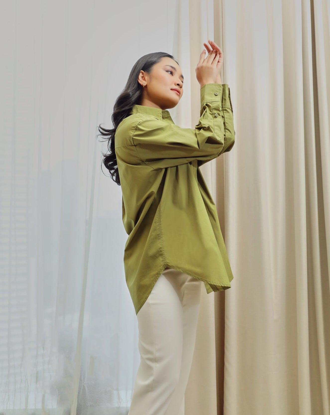 Alexa Relaxed Shirt in Moss